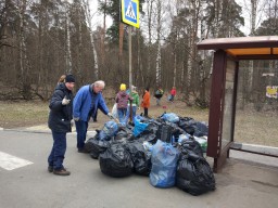 Жители Рублёво провели субботник. Лес стал немного чище!