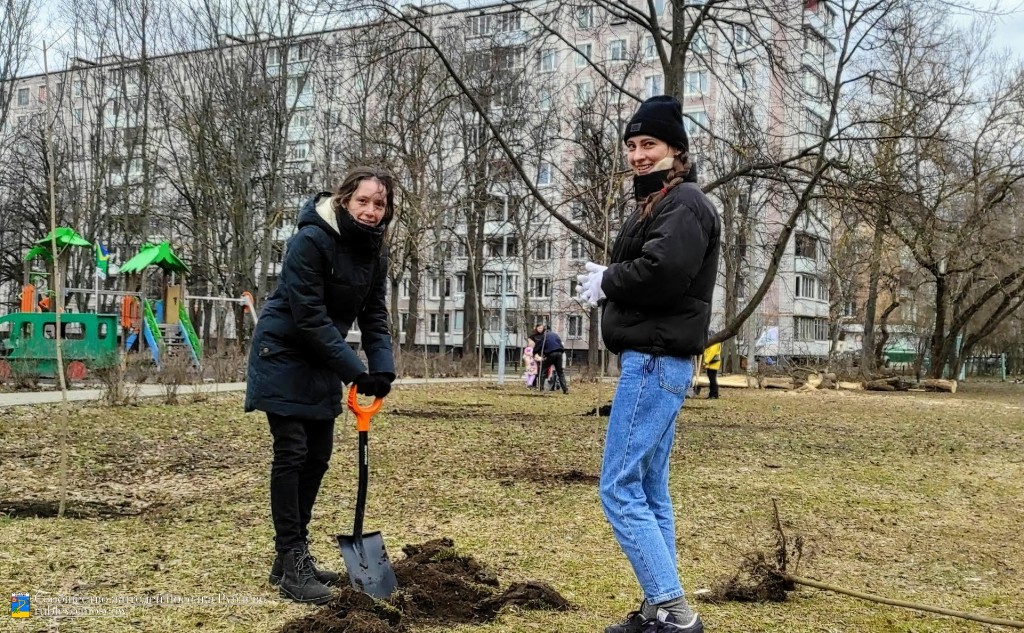 В Рублёво прошёл воскресник по посадке деревьев на Советской. 15