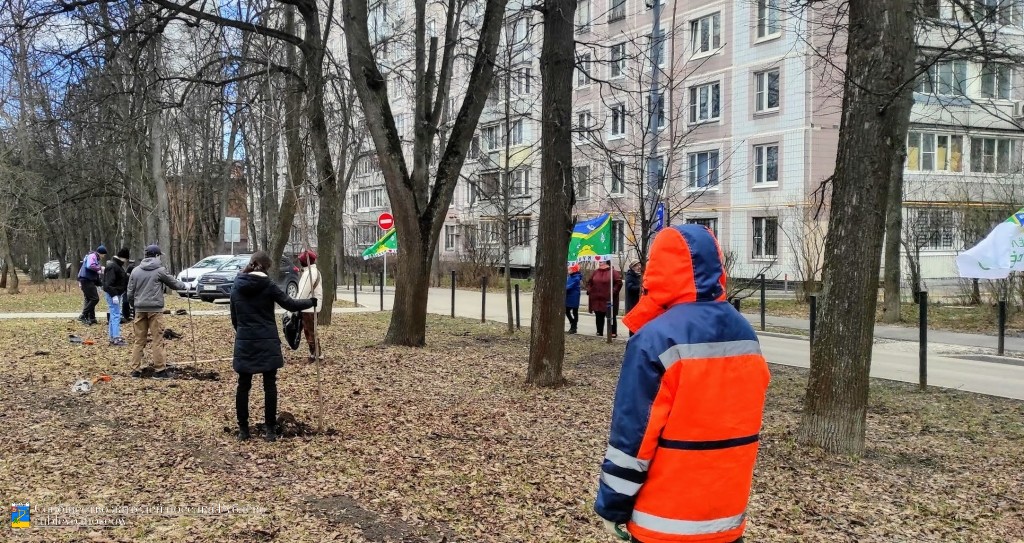 В Рублёво прошёл воскресник по посадке деревьев на Советской. 5